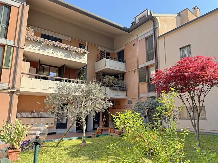 Appartamento trilocale in vendita in Camperio, Monza