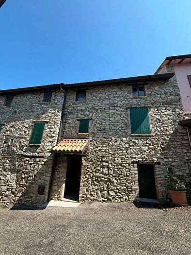 Casa con 7 locali in vendita in Terenzo