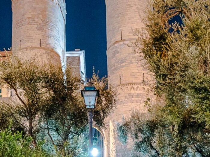 Appartamento trilocale in affitto in Via di Porta Soprana, Molo, Genova