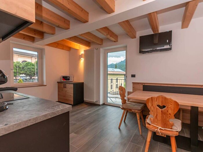 Appartamento trilocale in affitto in Via Novembre, Centro, Capriana