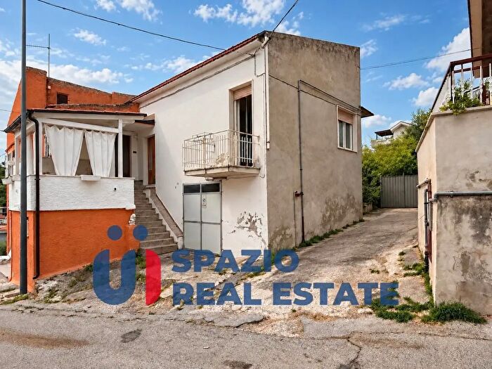 Casa con 5 locali in vendita in Strada Vicinale Villa Scorrano, Pescara