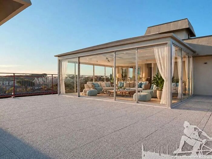 Appartamento con 6 locali in vendita in Forte Dei Marmi