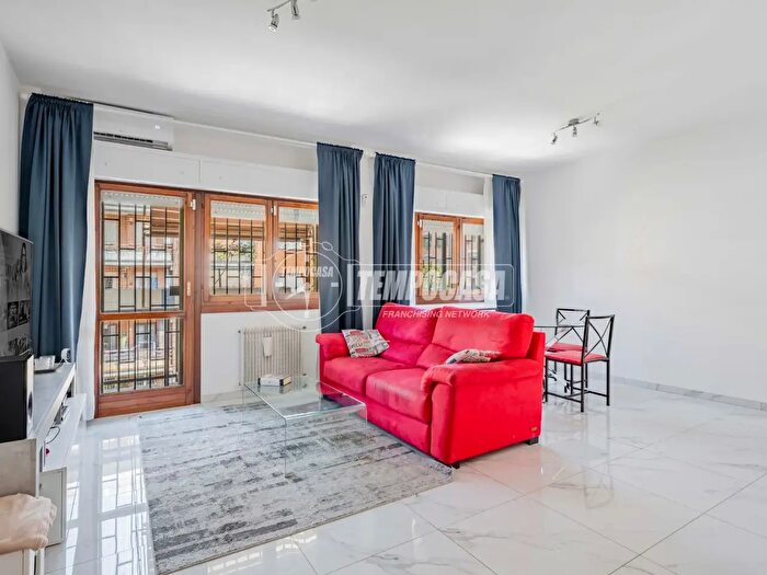 Appartamento trilocale in vendita in Via Beata Savina Petrilli, Roma