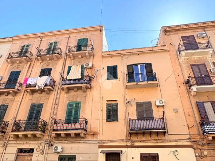Appartamento quadrilocale in vendita in Via Paolo Emiliani Giudici, Palermo