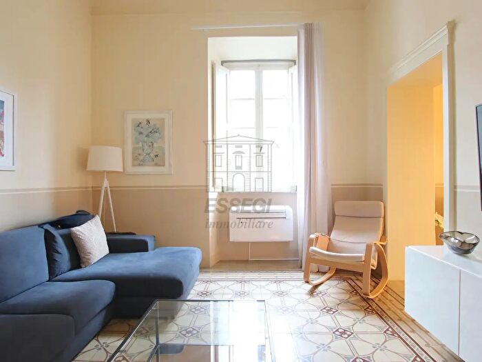 Appartamento con 5 locali in vendita in Via Santa Chiara, Lucca