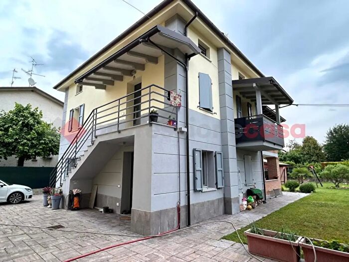 Casa con 6 locali in vendita in Scandiano