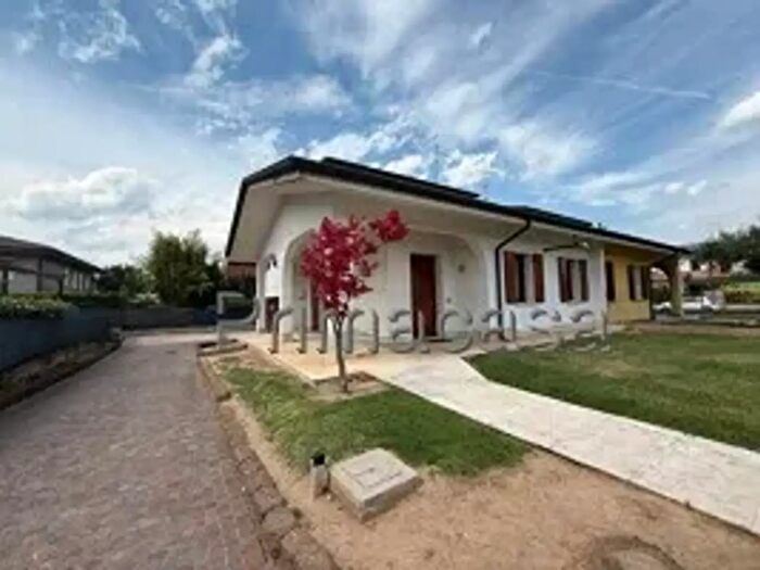 Casa con 10 locali in vendita in Corso della Vittoria, Legnago