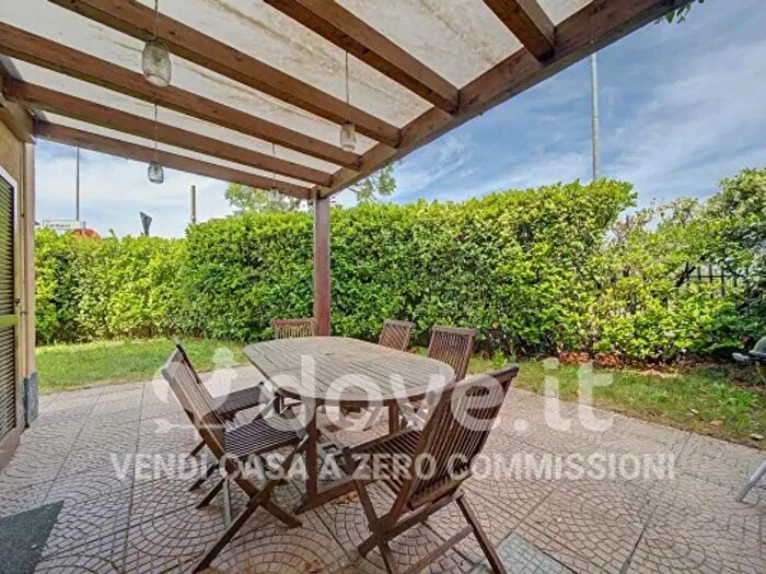 Casa quadrilocale in vendita in Via Giosue Carducci, Gaggiano