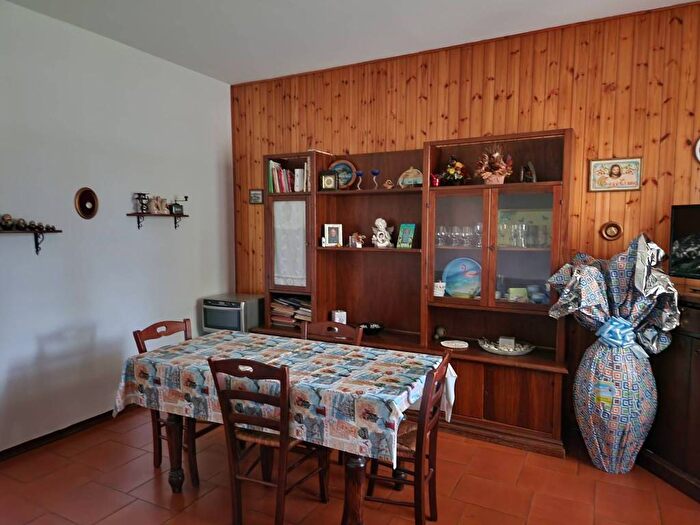 Casa con 6 locali in vendita in Via Silvio dArzo, Centro, Castelnovo di Sotto