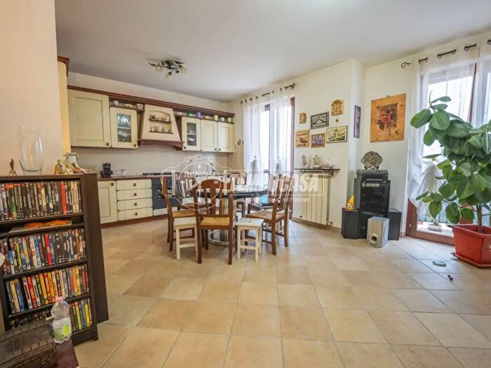 Appartamento quadrilocale in vendita in Via Bologna, Montecosaro