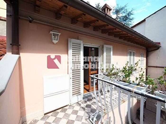 Appartamento quadrilocale in affitto in Via del Ponte alle Riffe, Le Cure, Firenze