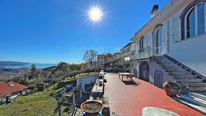 Casa con 7 locali in vendita in Via del Parodi, La Spezia