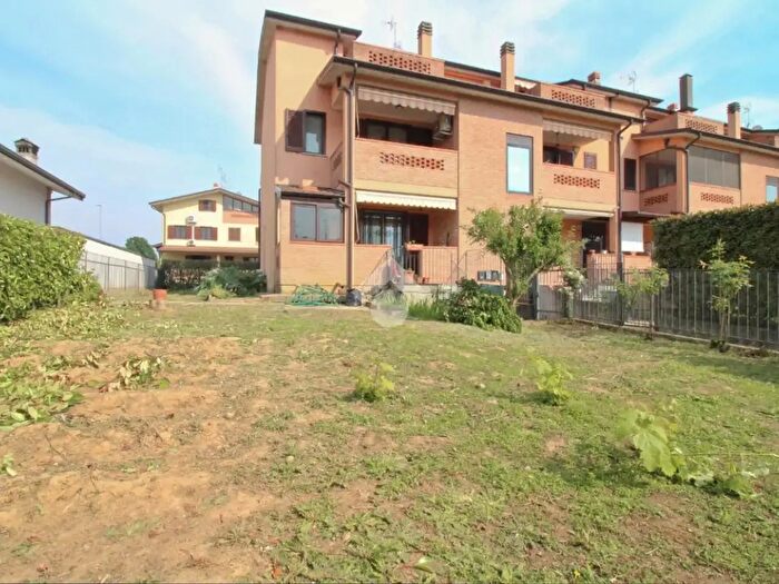 Appartamento trilocale in vendita in Via Vimanone, Cura Carpignano