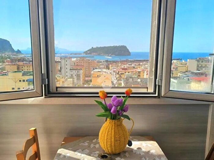 Appartamento monolocale in vendita in Via Sibilla, Napoli