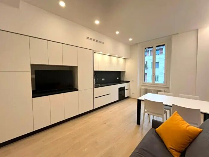 Appartamento trilocale in affitto in Via Luigi Settembrini, Milano