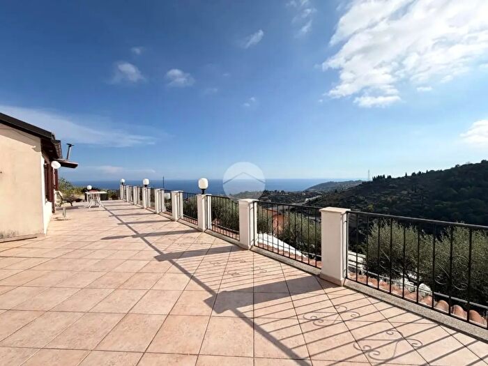 Casa con 8 locali in vendita in Strada Gozo Superiore, Sanremo