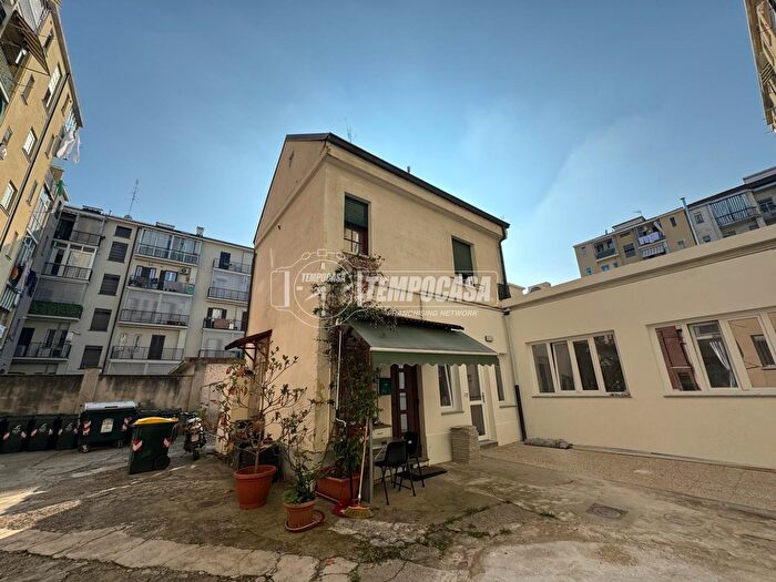 Appartamento trilocale in vendita in Via Abate Pietro Chanoux, Torino