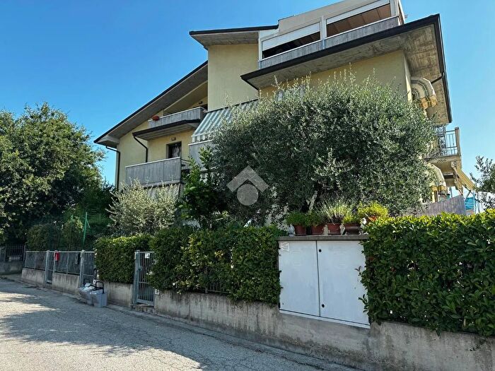 Appartamento trilocale in vendita in Via Acquario, Cesenatico