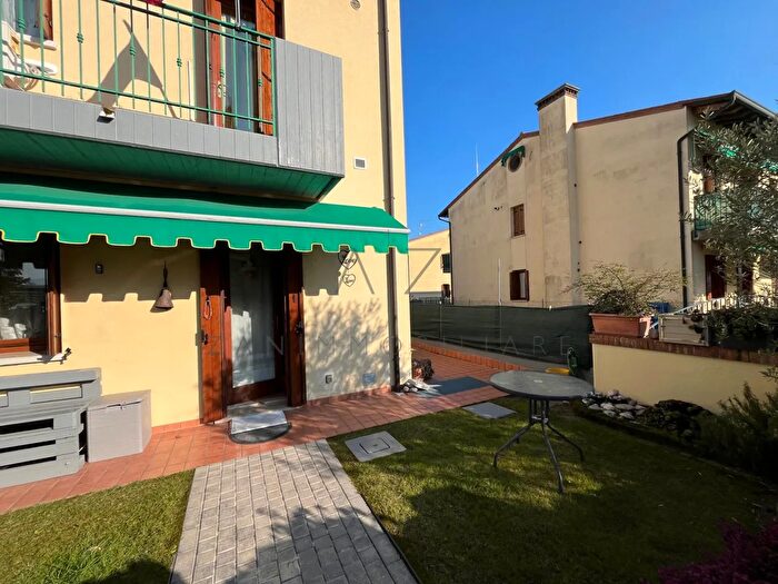 Casa bilocale in vendita in Via Antonio Vivaldi, Asolo