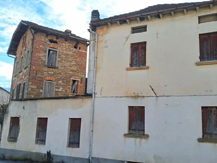 Casa con 6 locali in vendita in Via Castello, Alpago