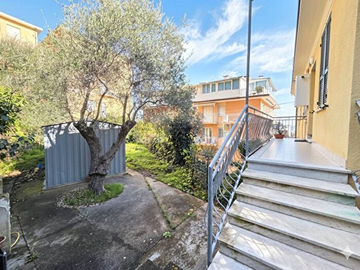 Appartamento con 5 locali in affitto in Via dei Gigli, Laigueglia