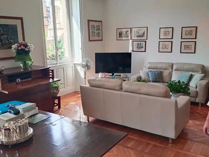 Appartamento quadrilocale in vendita in Viale Regina Giovanna, Milano