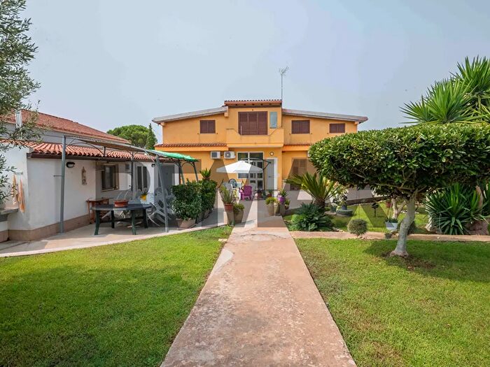 Casa con 9 locali in vendita in Via Fortugneddo, Ragusa