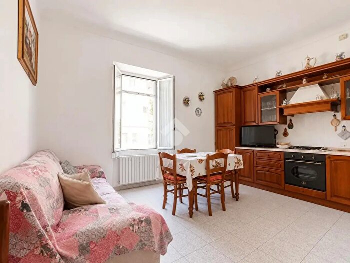 Appartamento trilocale in vendita in Via Grossi Bianchi, Sanremo