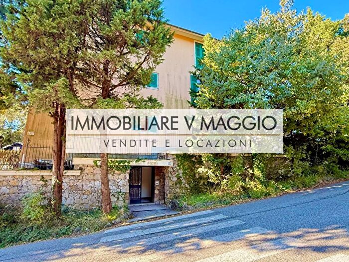 Appartamento trilocale in affitto in Mura di SantErasmo, Castelletto, Genova