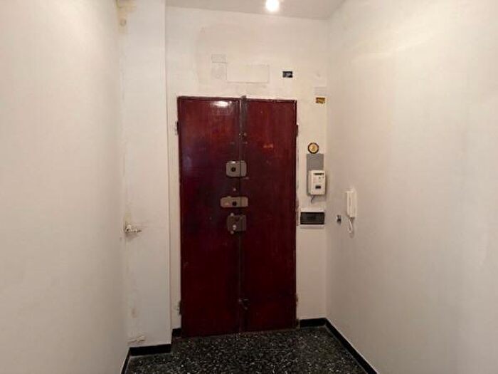 Appartamento trilocale in vendita in Via De Mari, Genova