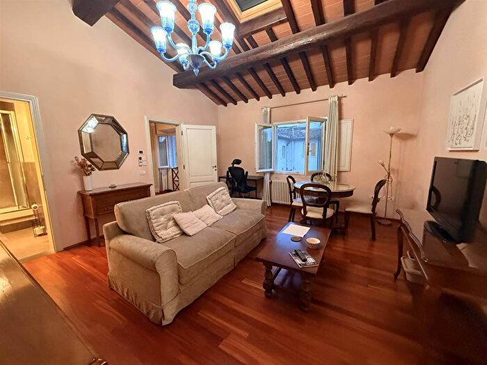 Appartamento trilocale in affitto in Santa Croce, Firenze