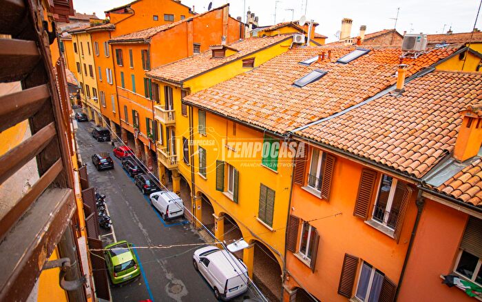 Appartamento trilocale in vendita in Via delle Belle Arti, Bologna