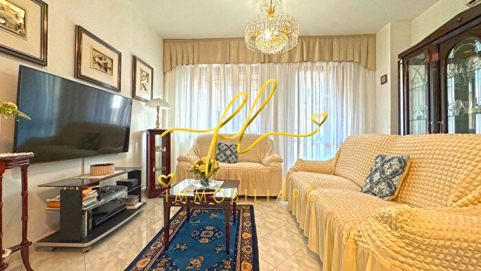 Appartamento con 5 locali in vendita in Cecina