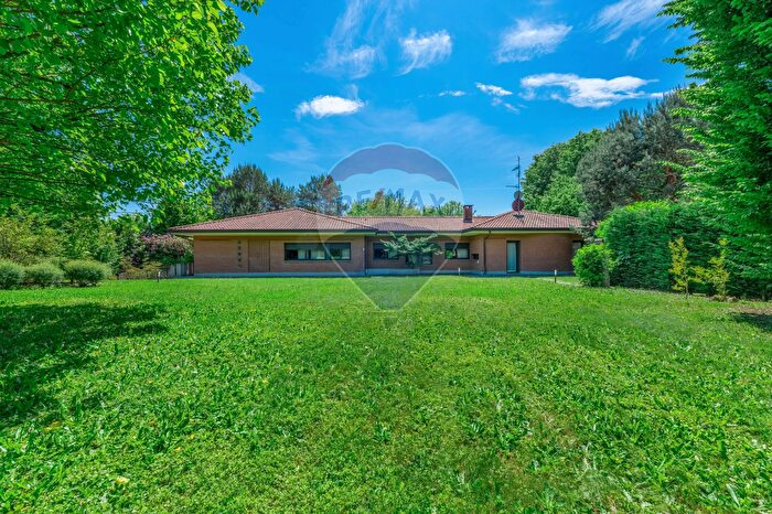 Casa con 6 locali in vendita in Via del Seprio, Lomazzo