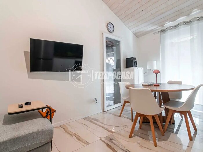 Appartamento trilocale in vendita in Via Valle, Appiano Gentile
