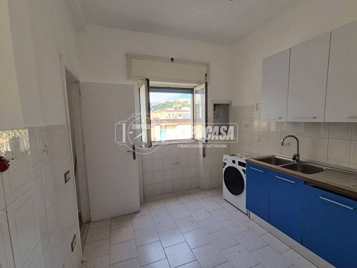 Appartamento bilocale in affitto in Viale di Augusto, Fuorigrotta, Napoli