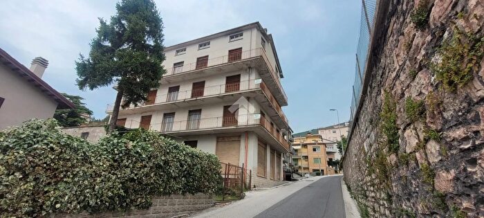 Casa con 17 locali in vendita in Via Pennoni, Gualdo Tadino