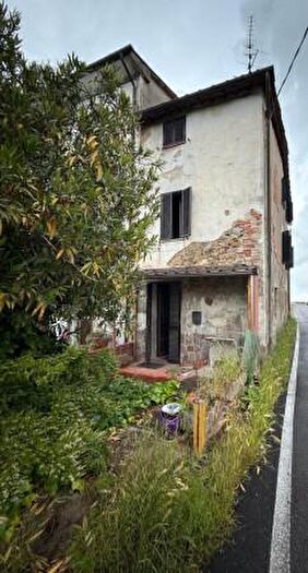 Casa quadrilocale in vendita in Via del Bruschini Traversa, Lucca