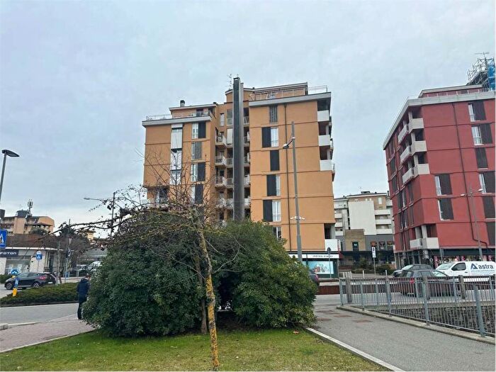 Appartamento trilocale in affitto in via vittorio veneto, Centro, Sesto Calende