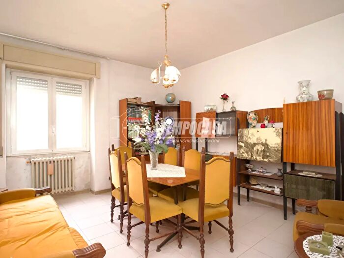 Appartamento trilocale in vendita in Via Madonna, Bollate