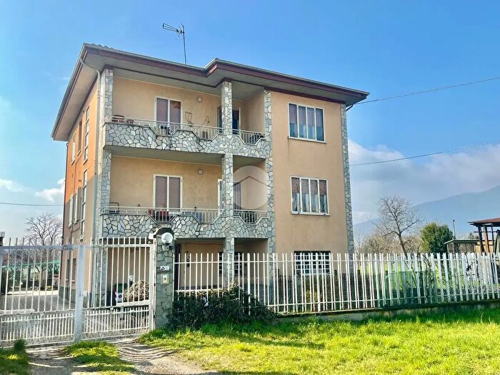 Casa con 8 locali in vendita in Via Moncenisio, Avigliana