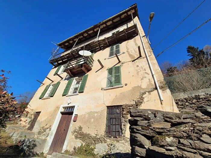 Casa con 7 locali in vendita in Via Introzzo, Valvarrone