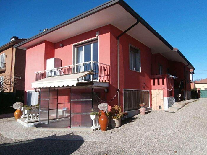 Casa quadrilocale in vendita in Albizzate