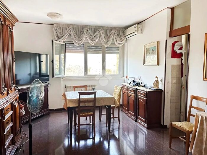 Appartamento quadrilocale in vendita in Via Rodolfo Valentino, Roma