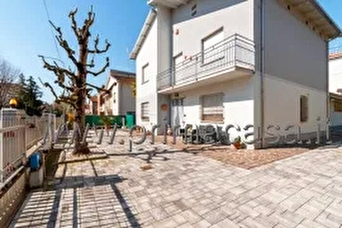 Appartamento con 8 locali in vendita in Via Asioli C, Correggio