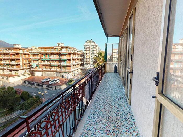 Appartamento trilocale in affitto in Corso Novembre, Borghetto Santo Spirito