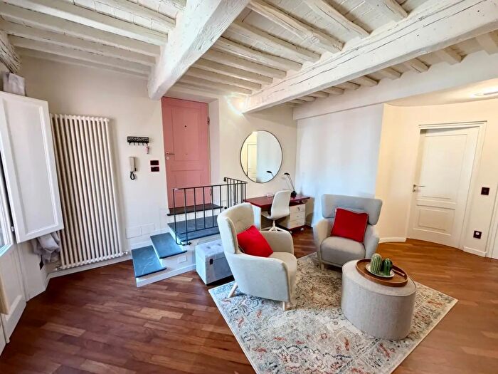 Appartamento quadrilocale in affitto in Via Fillungo, Lucca