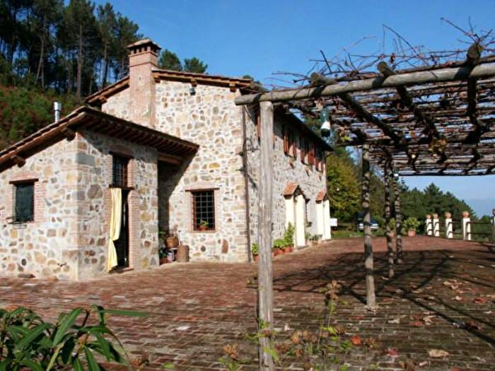 Casa con 6 locali in vendita in Buti