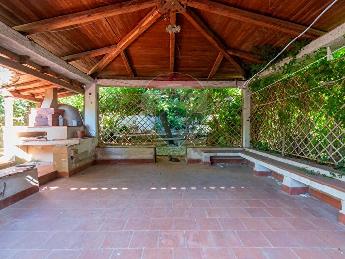 Casa con 20 locali in vendita in Via Ignazio Gioe, Palermo