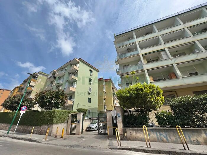 Appartamento quadrilocale in affitto in Via Consalvo, Napoli